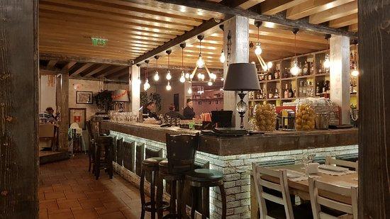 Restaurantul & Pub London House